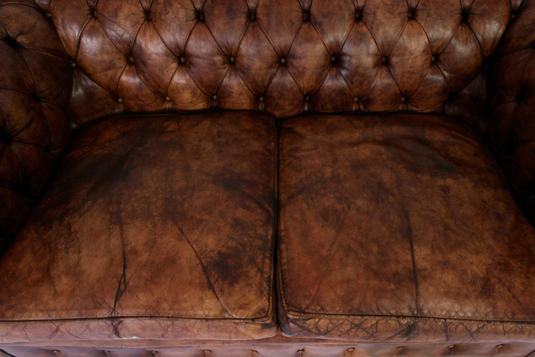 Antico divano chesterfield club 2 posti inglese originale marrone cognac