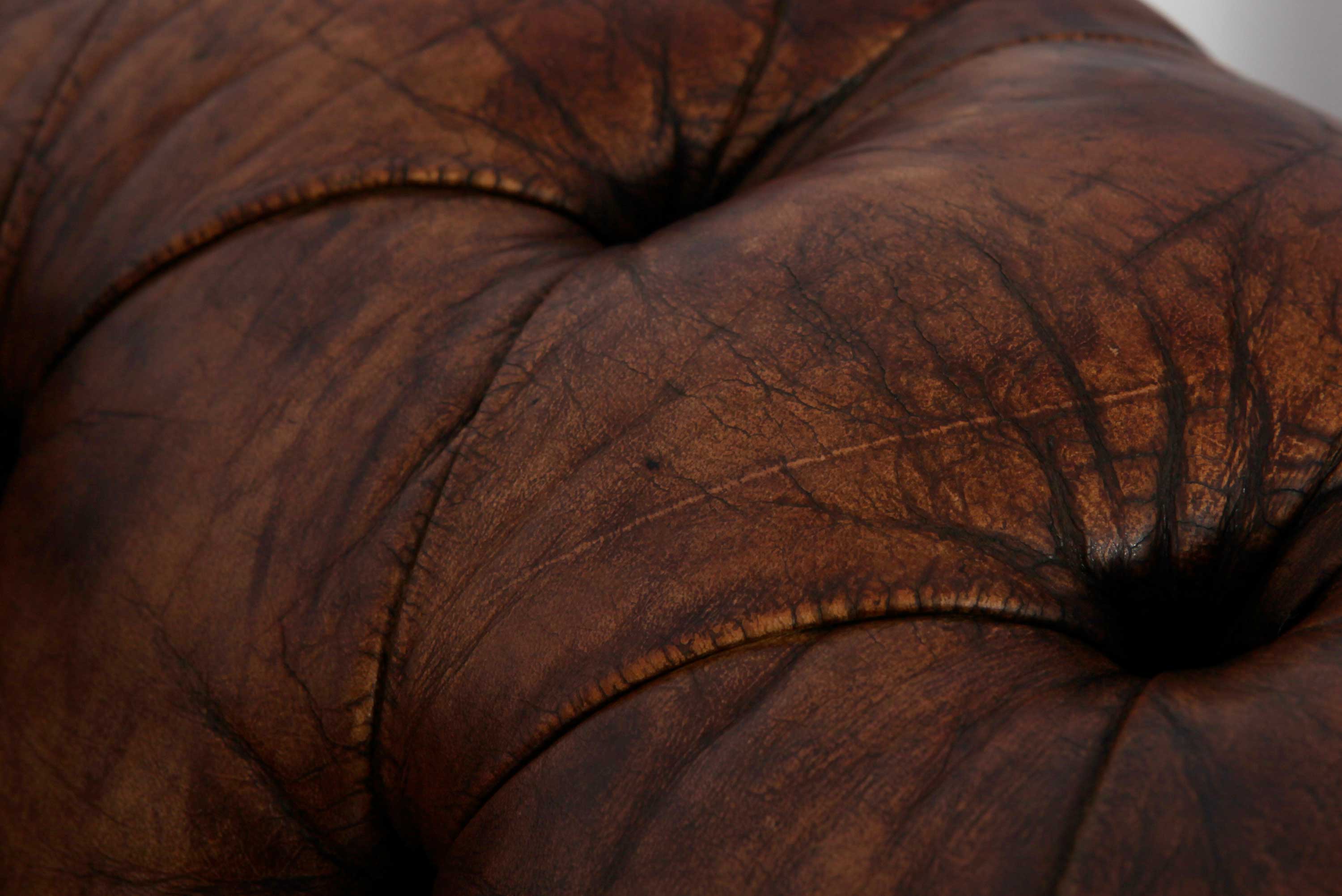 Antico divano chesterfield club 2 posti inglese originale marrone cognac