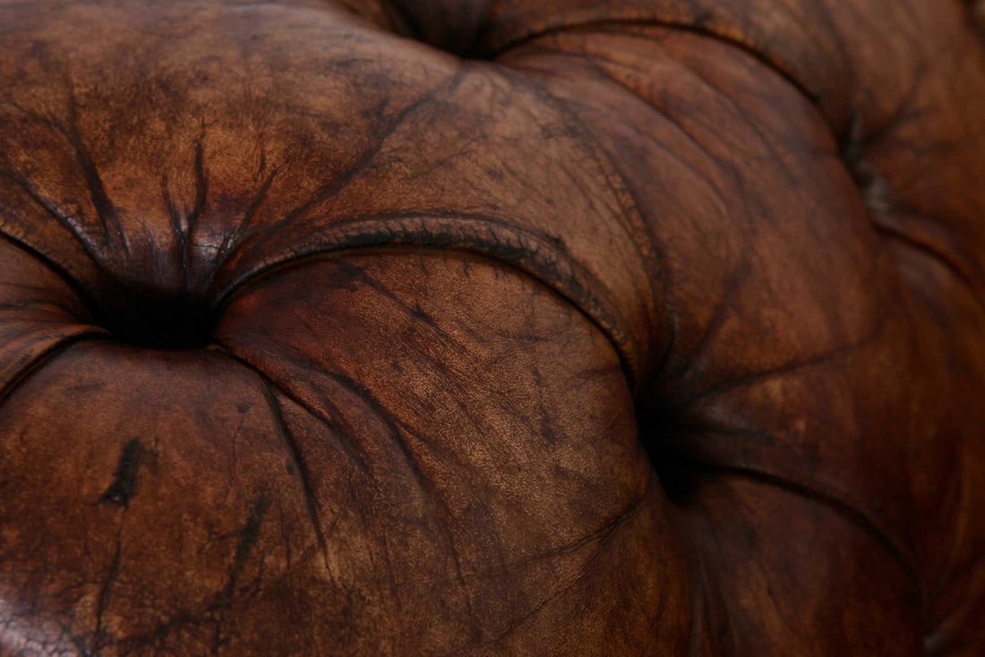 Antico divano chesterfield club 2 posti inglese originale marrone cognac