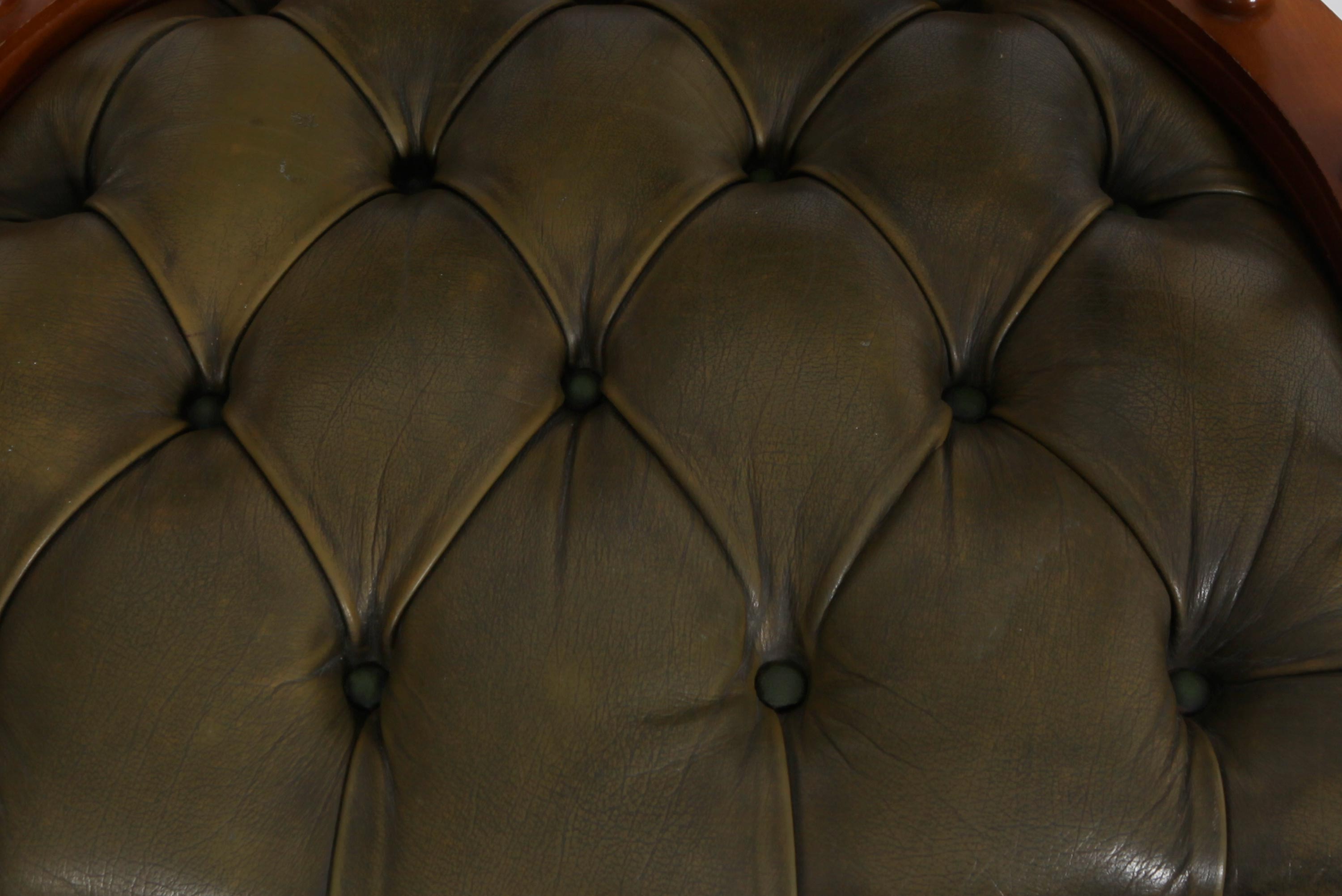 Poltrona chesterfield captain vintage inglese originale verde oliva