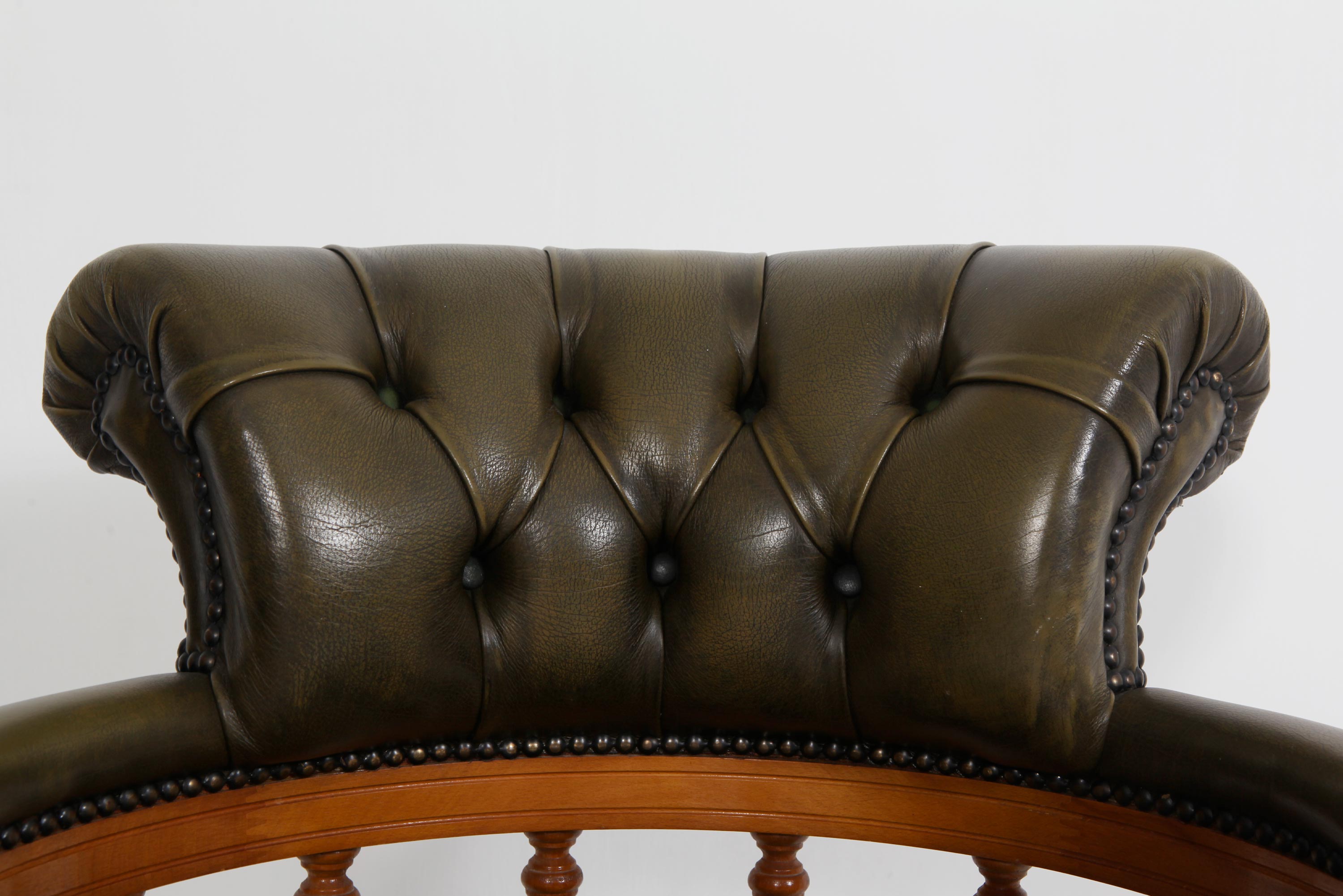 Poltrona chesterfield captain vintage inglese originale verde oliva