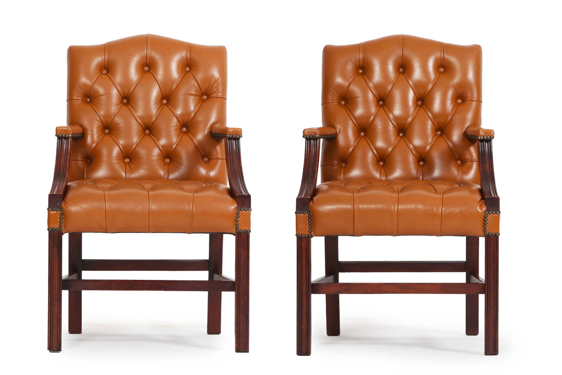 Coppia di poltrone chesterfield Director vintage inglese tabacco