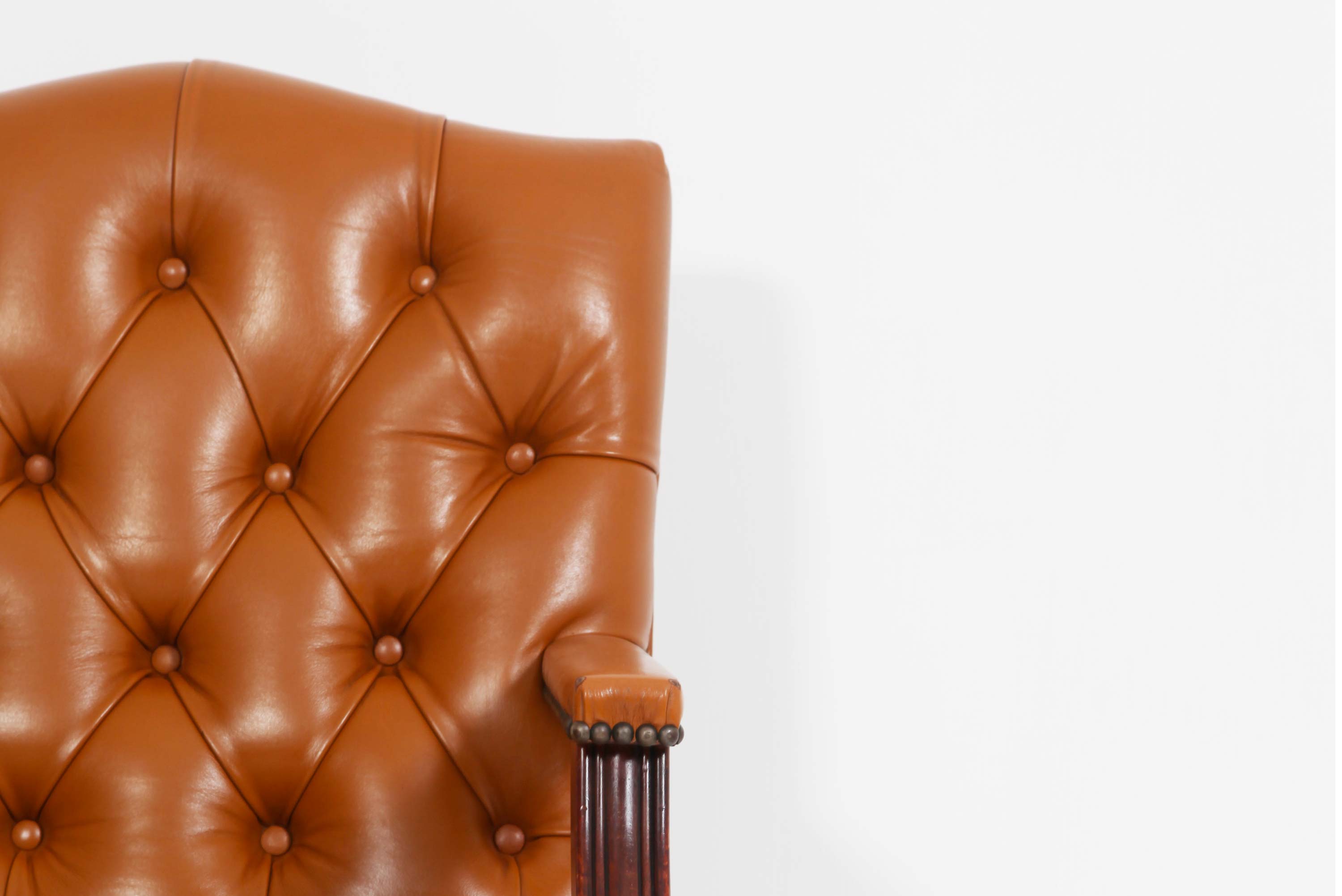 Coppia di poltrone chesterfield Director vintage inglese tabacco