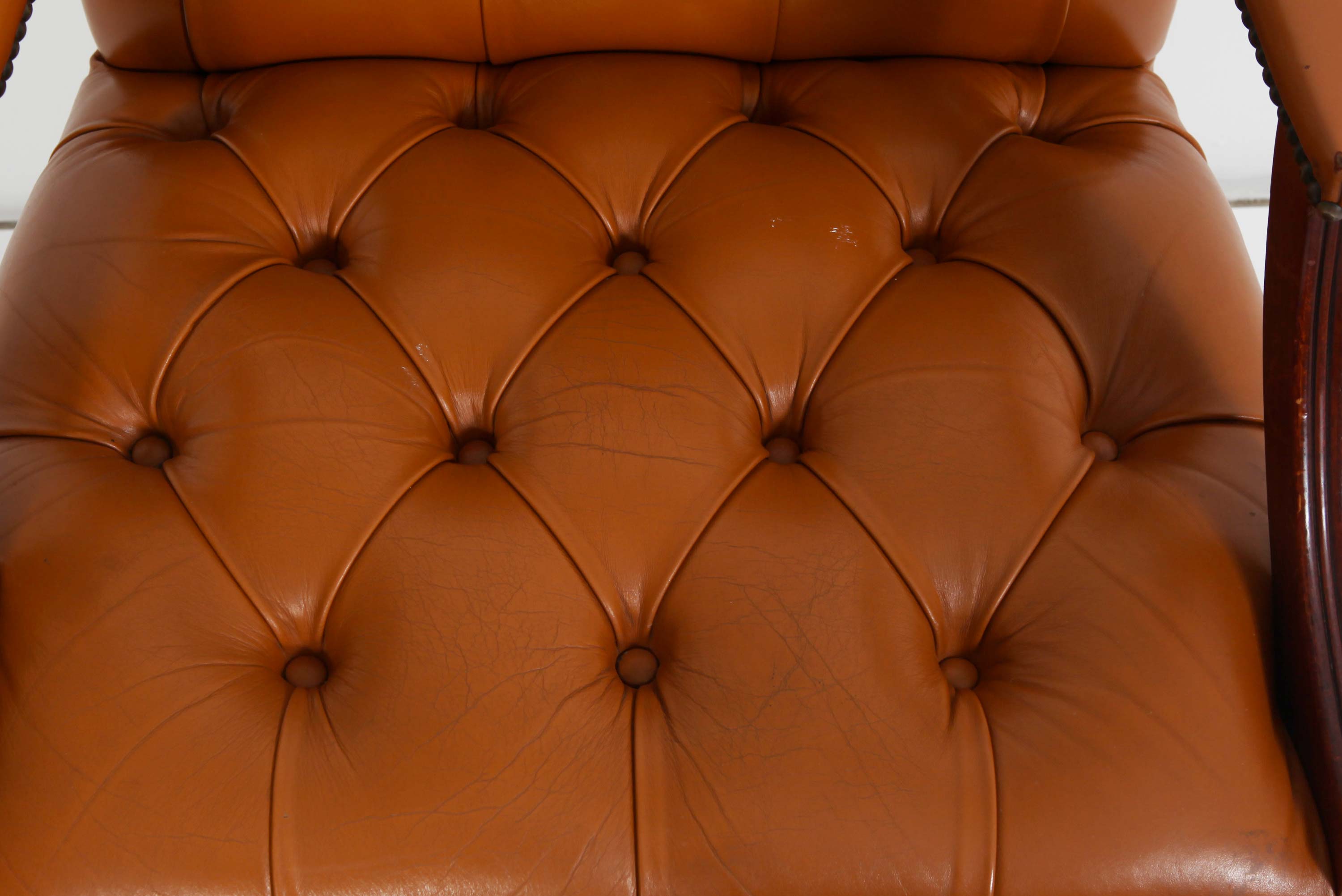 Coppia di poltrone chesterfield Director vintage inglese tabacco