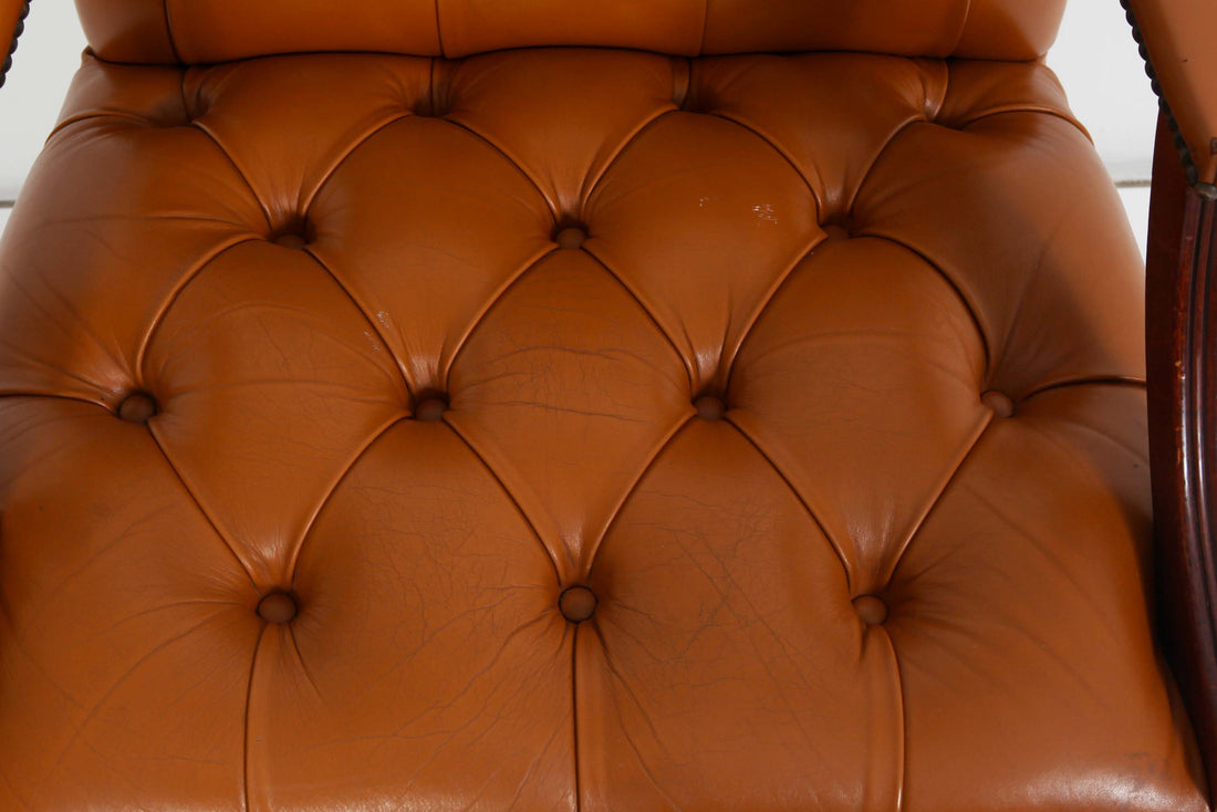 Coppia di poltrone chesterfield Director vintage inglese tabacco