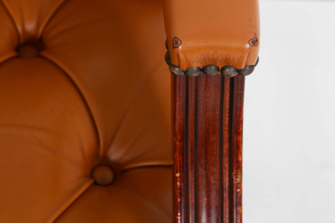 Coppia di poltrone chesterfield Director vintage inglese tabacco
