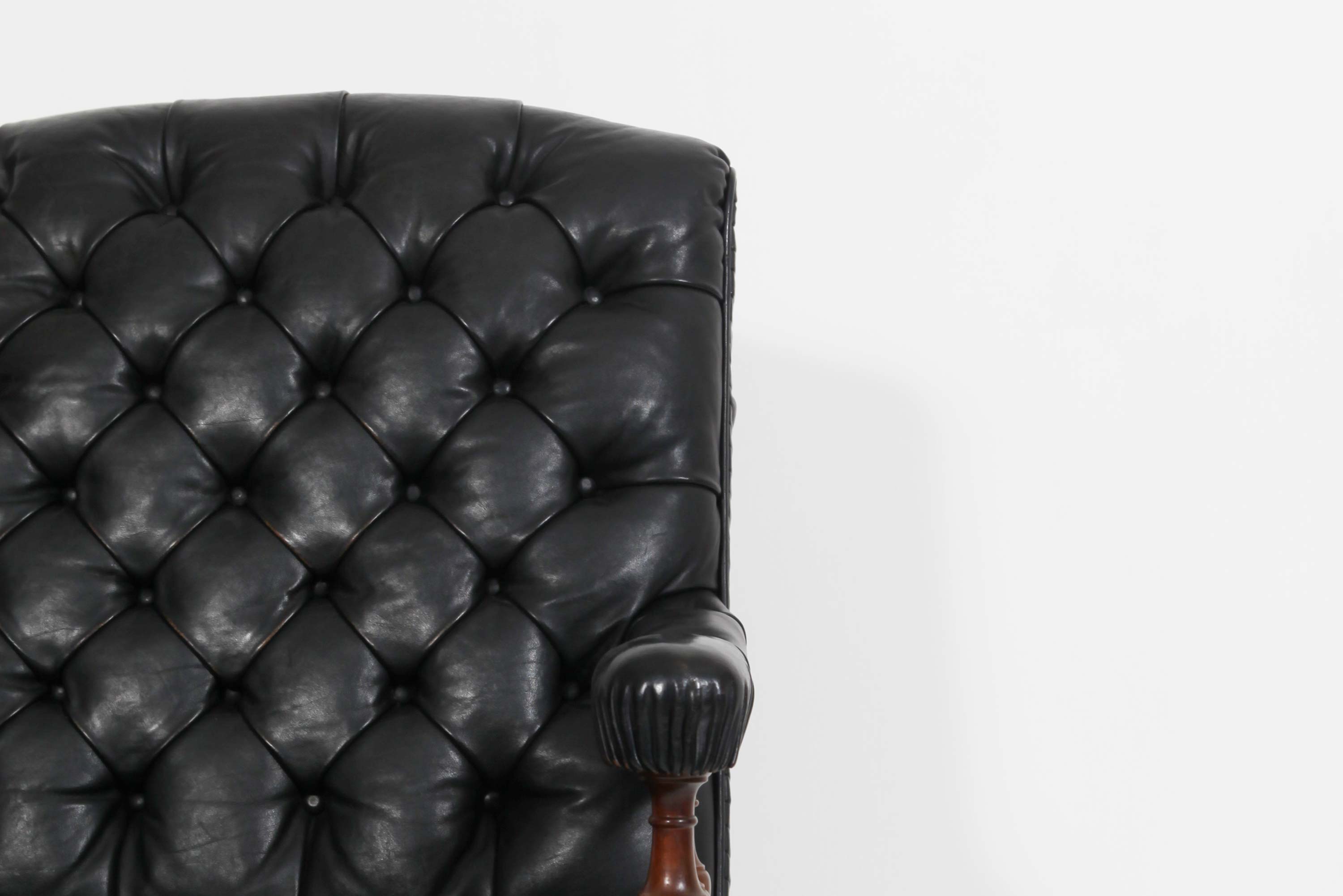 Poltrona chesterfield antica di epoca Vittoriana originale in pelle nera