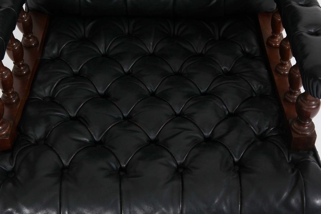 Poltrona chesterfield antica di epoca Vittoriana originale in pelle nera