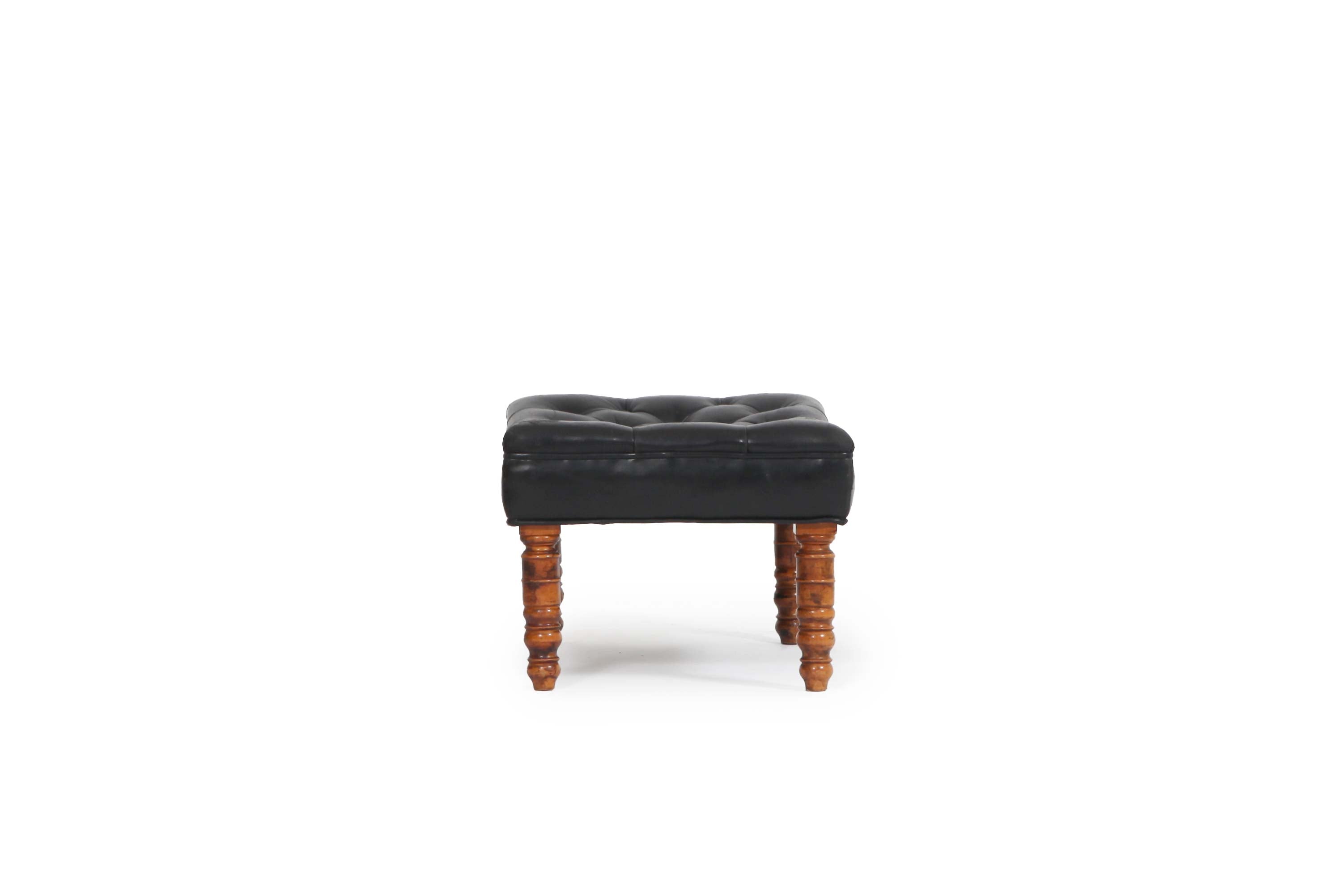 Poggiapiedi chesterfield antico di epoca Vittoriana in pelle nera