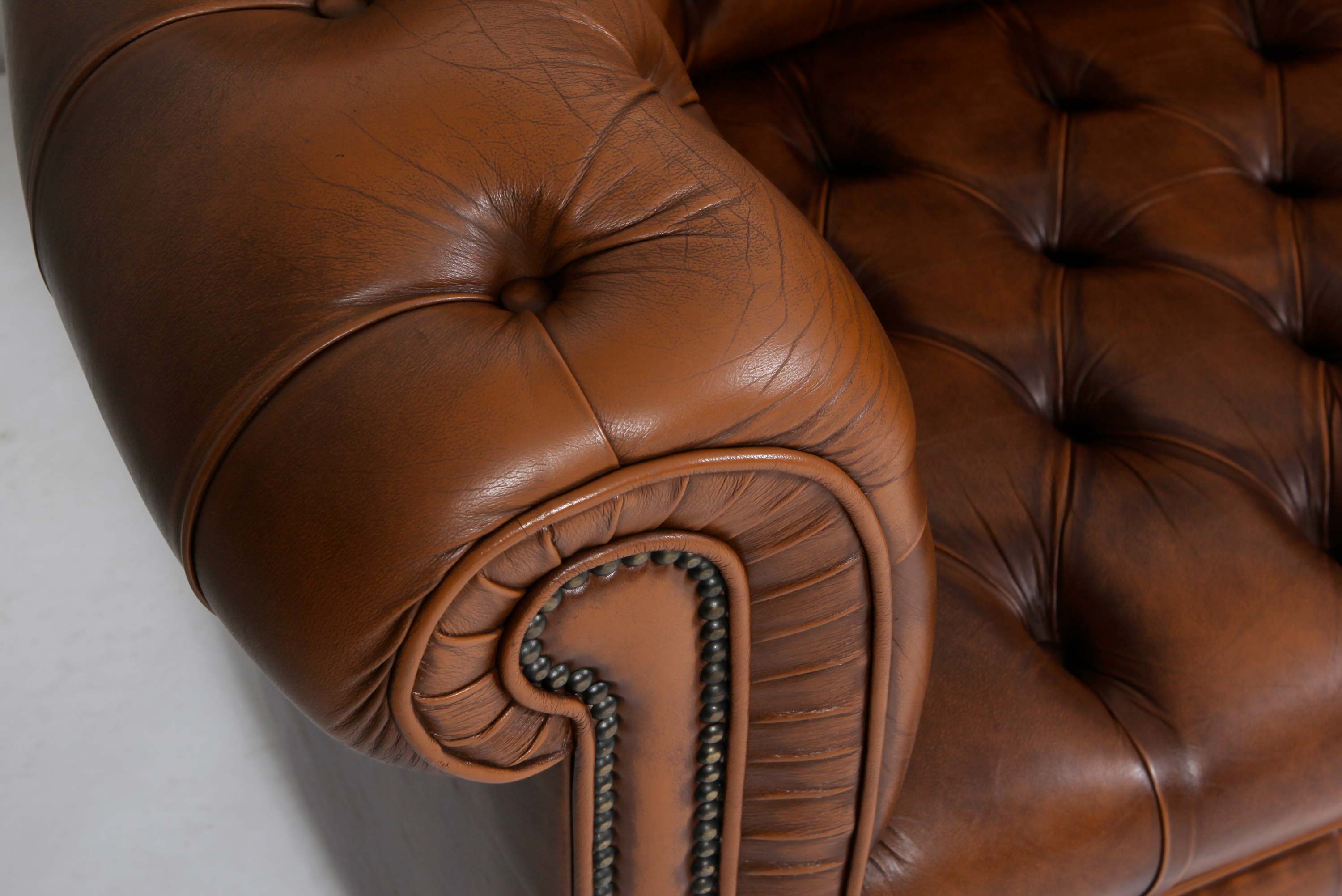 Divano 2 posti chesterfield bergere vintage inglese marrone cognac