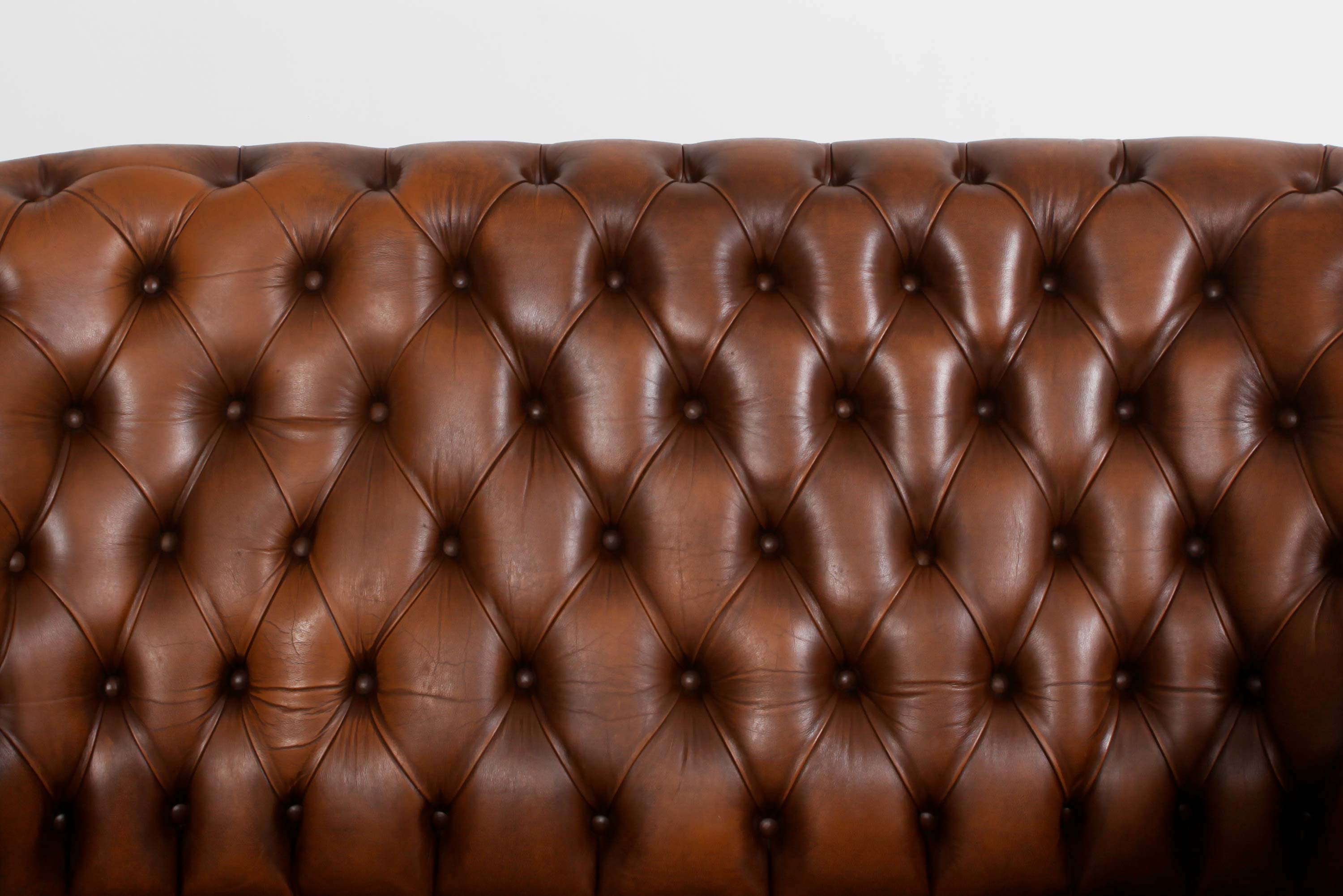 Divano due posti chesterfield bergere vintage inglese marrone cognac