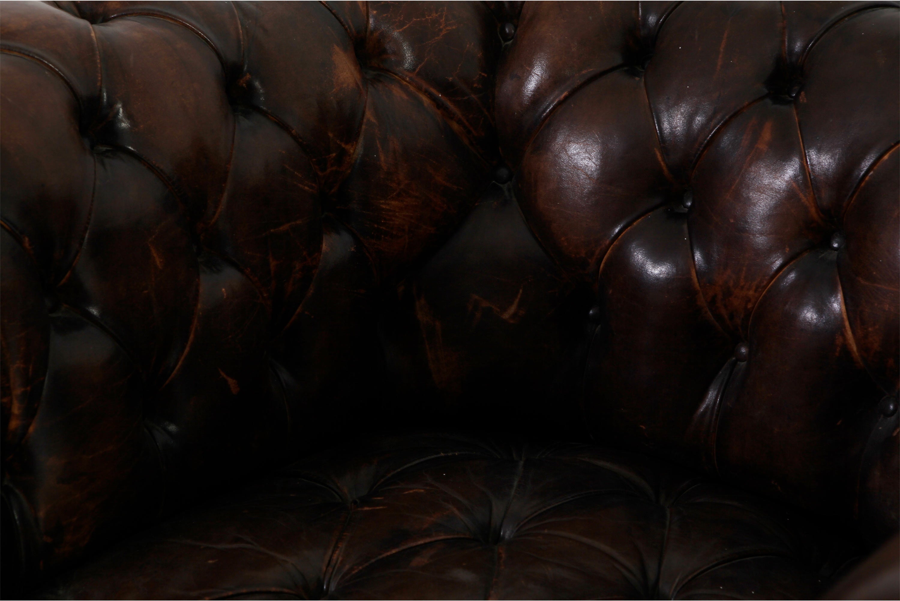 Antica poltrona chesterfield club inglese originale in pelle marrone anticato