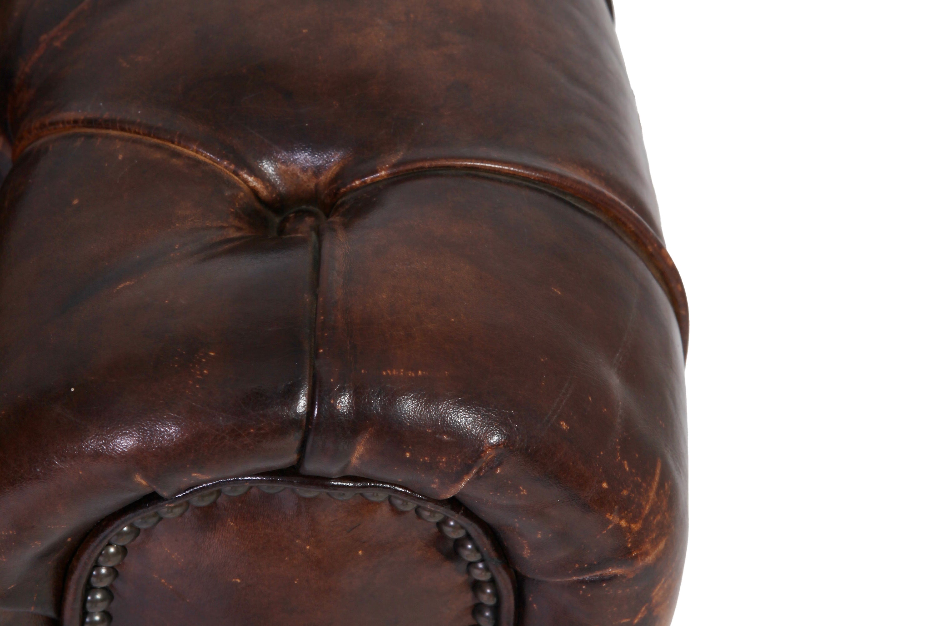 Antica poltrona chesterfield club inglese originale in pelle marrone anticato