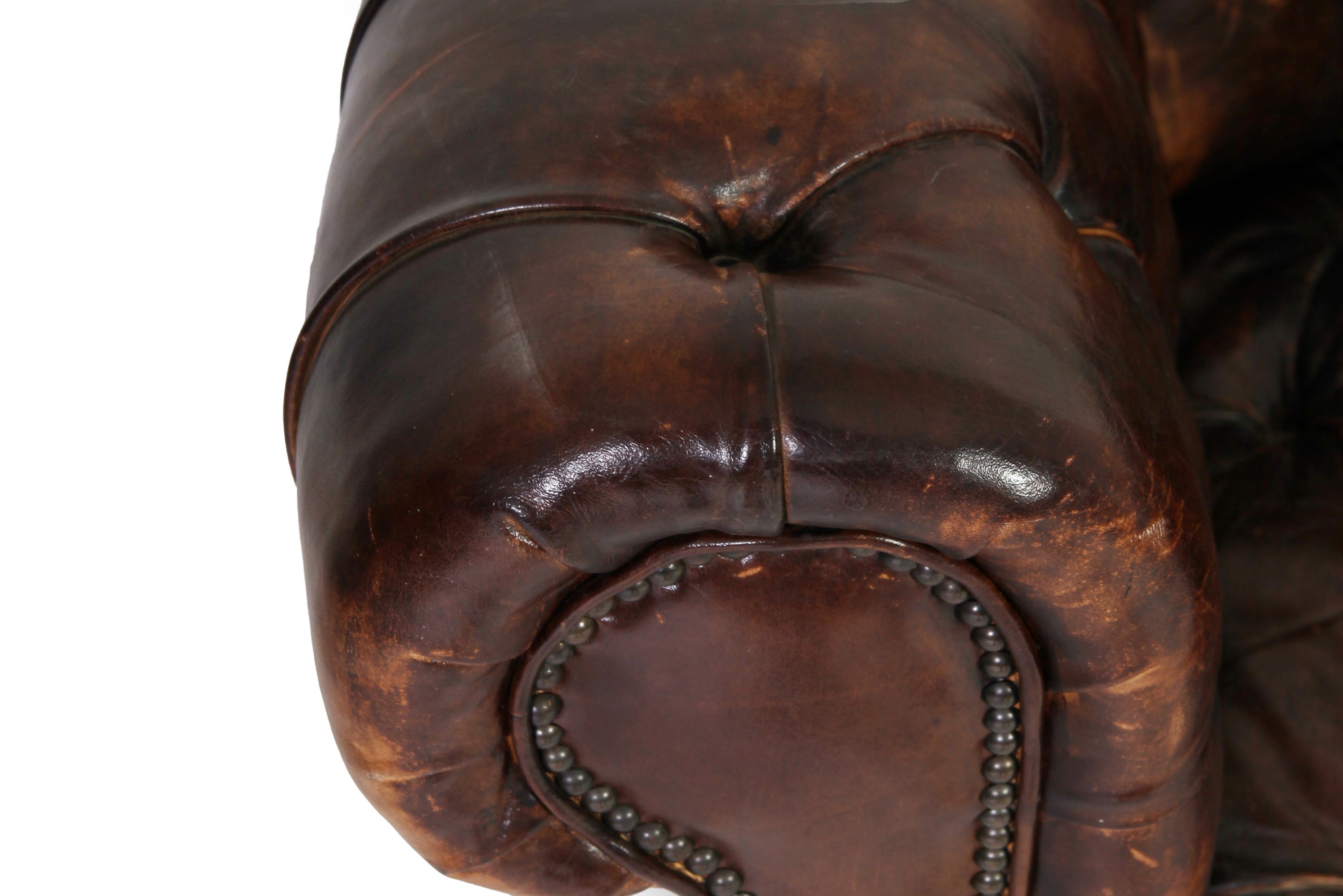 Antica poltrona chesterfield club inglese originale in pelle marrone anticato