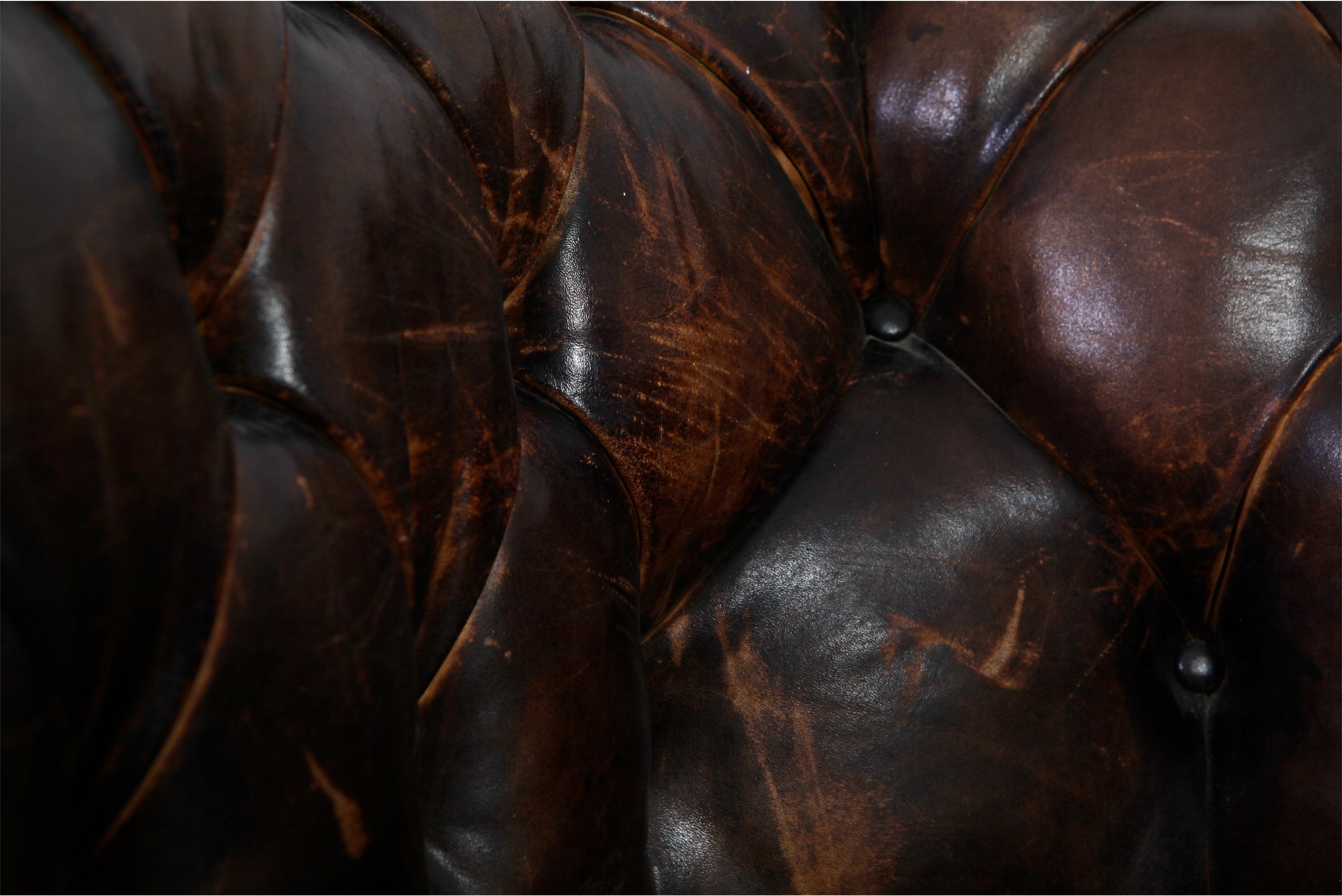 Antica poltrona chesterfield club inglese originale in pelle marrone anticato