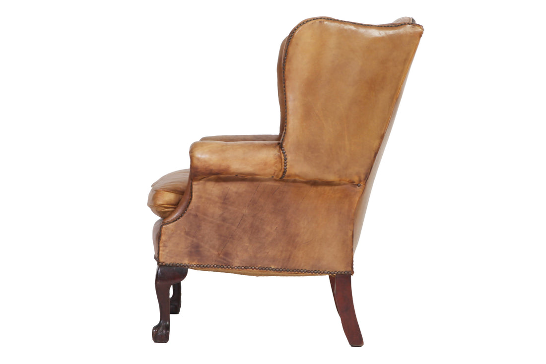 Antica coppia di poltrone chesterfield Wing Back o bergere inglese originale in pelle tabacco