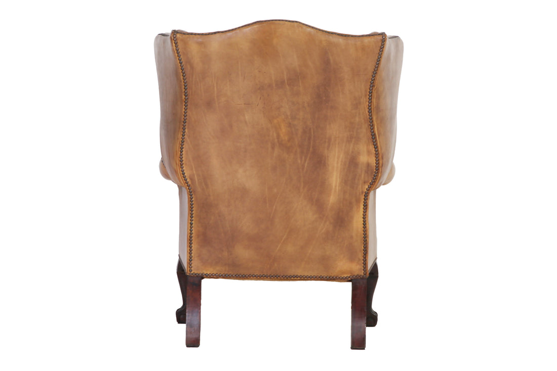 Antica coppia di poltrone chesterfield Wing Back o bergere inglese originale in pelle tabacco