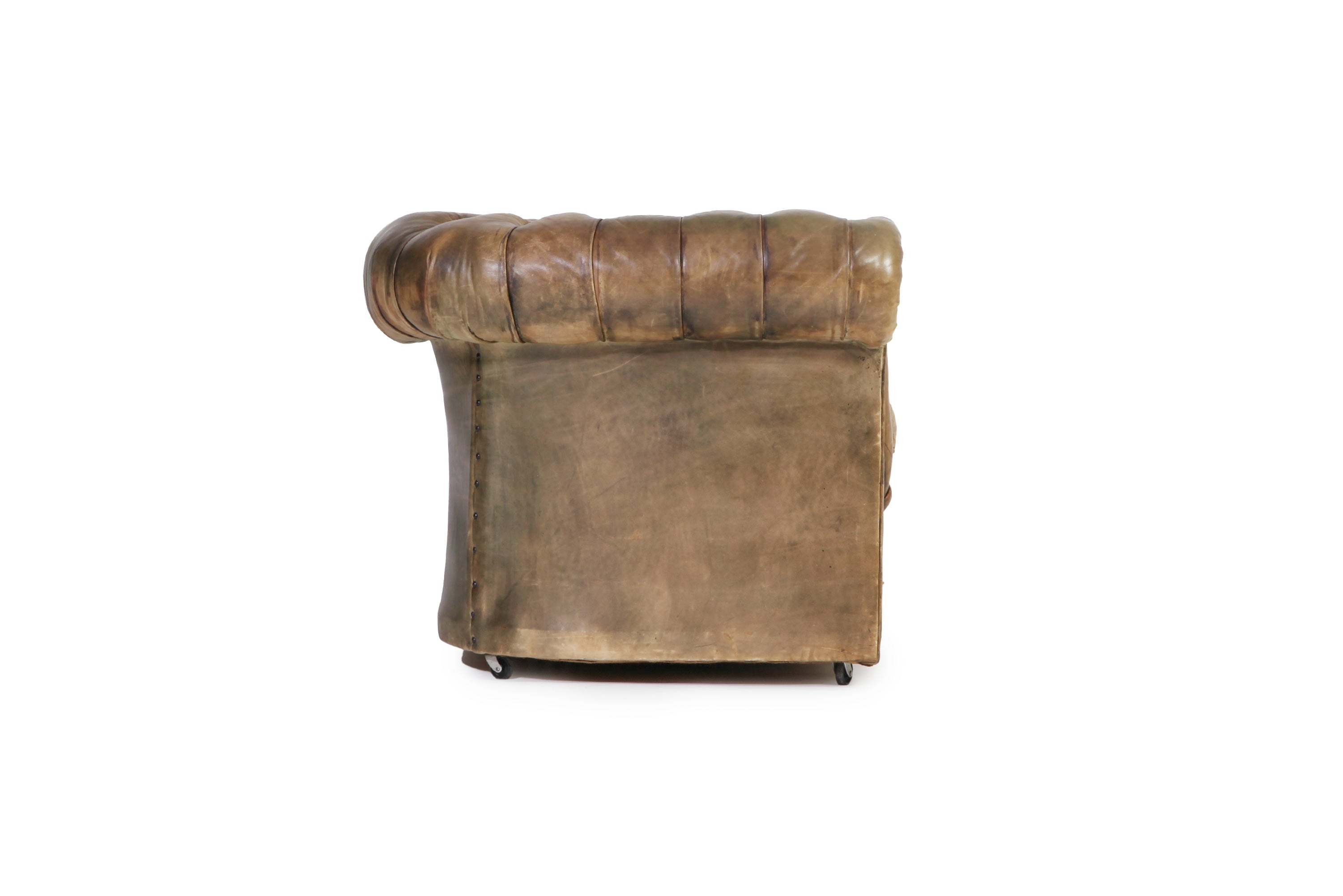 Coppia di poltrone chesterfield club vintage inglese in pelle marrone del XX secolo