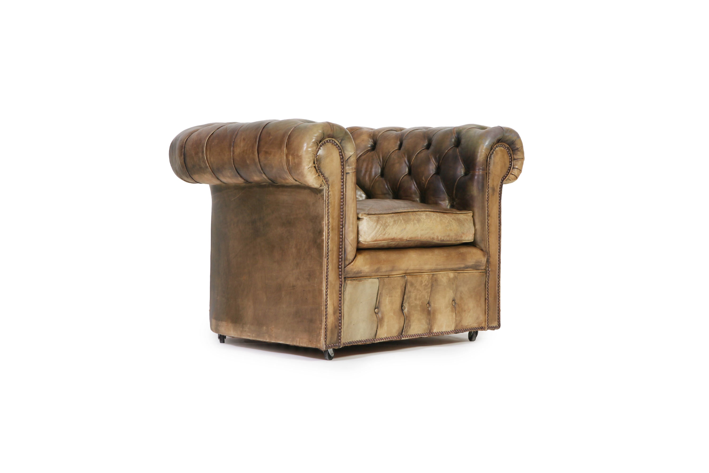 Coppia di poltrone chesterfield club vintage inglese in pelle marrone del XX secolo