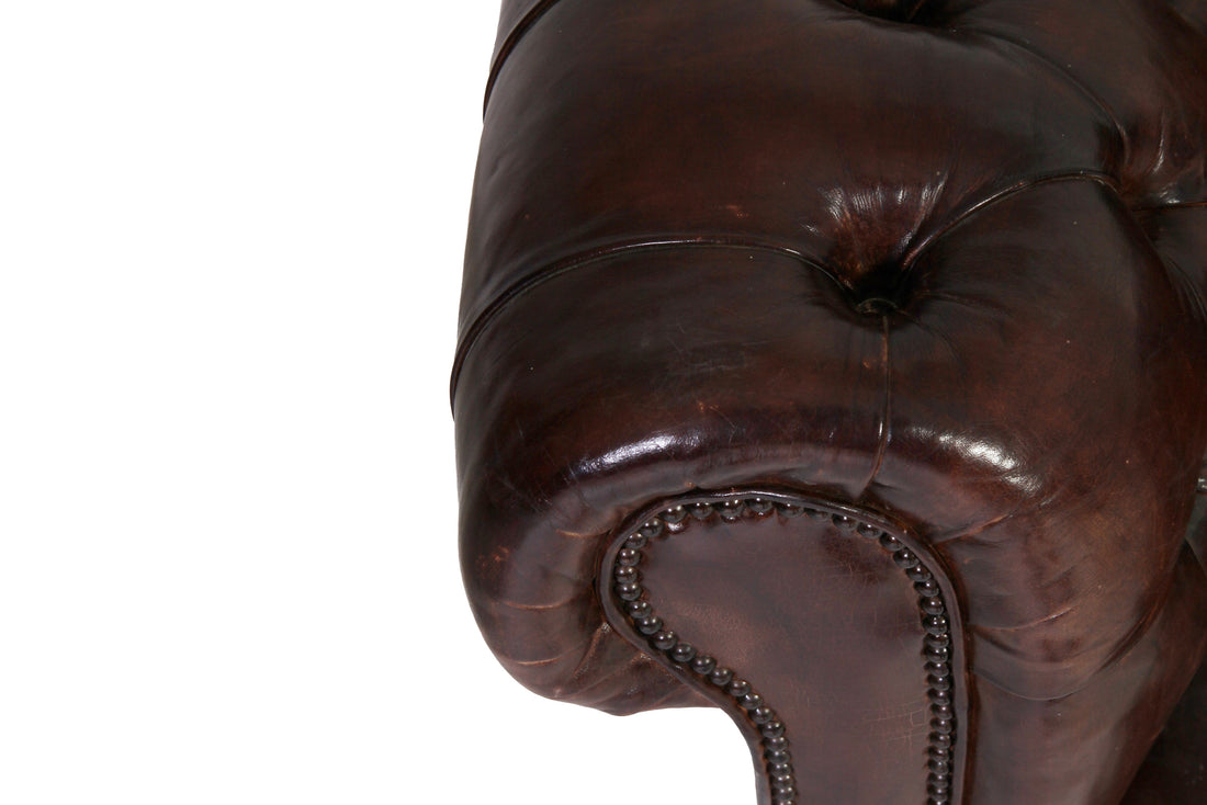 Antico divano 2 posti chesterfield club inglese originale in pelle marrone anticato