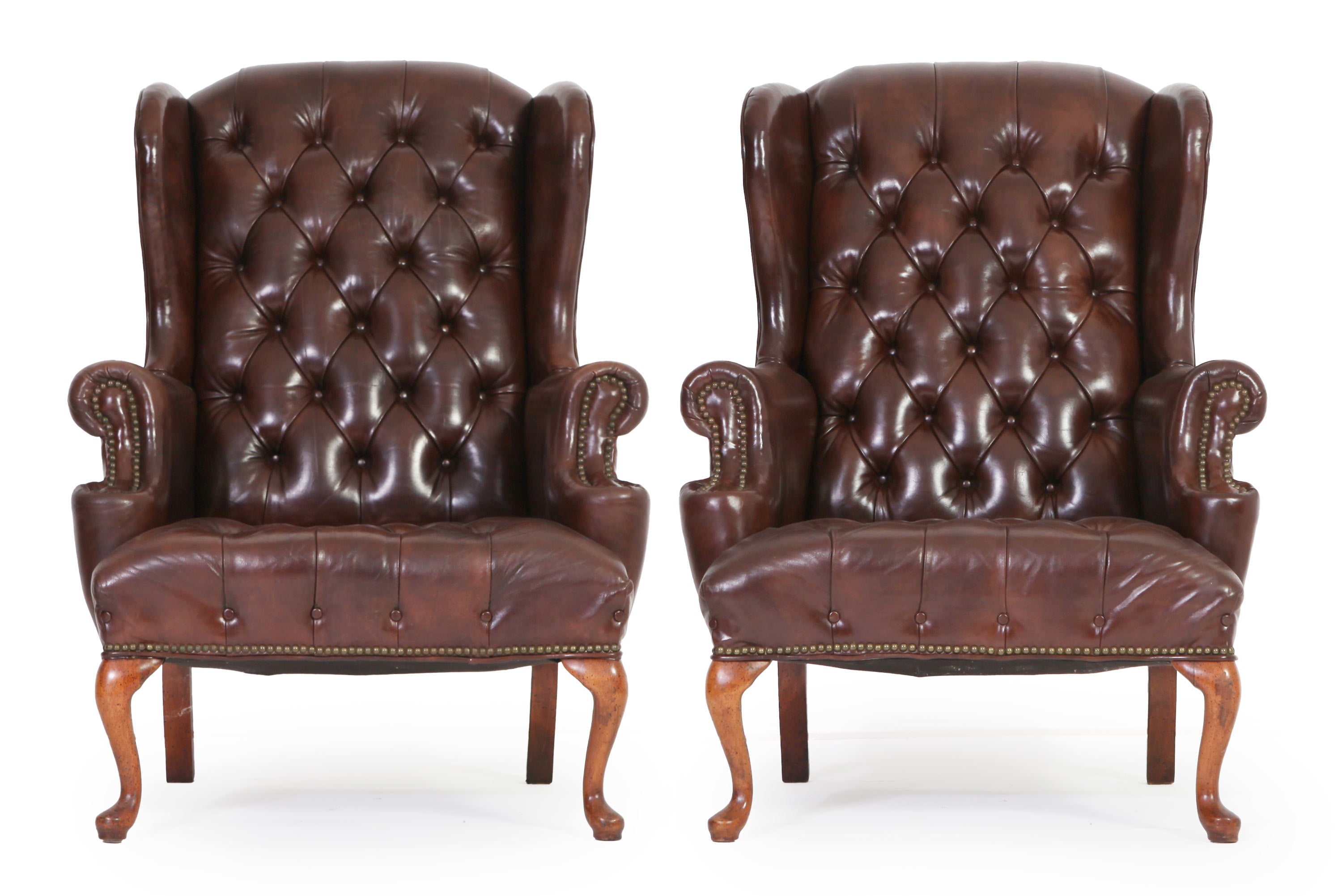 Coppia di poltrone chesterfield bergere vintage inglese originale in pelle marrone