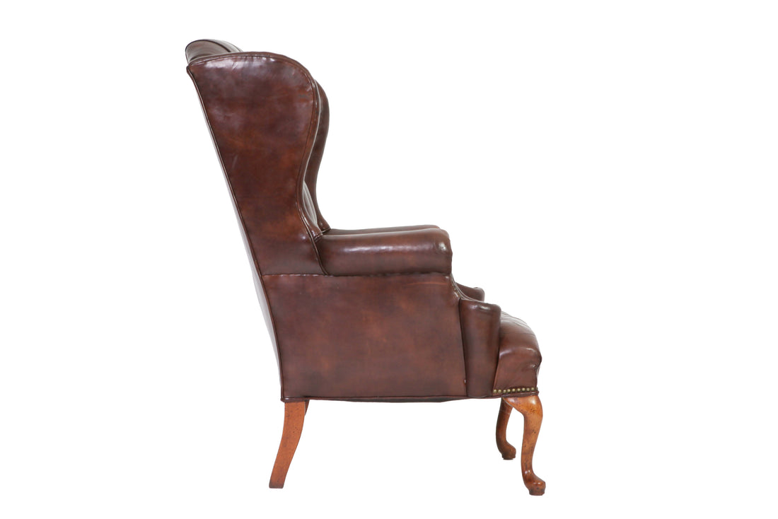 Coppia di poltrone chesterfield bergere vintage inglese originale in pelle marrone