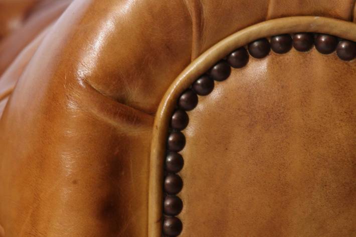 Antico divano chesterfield club 3 posti inglese originale in pelle marrone tabacco
