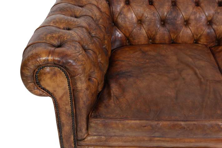 Antico divano 2 posti chesterfield club inglese originale marrone cognac