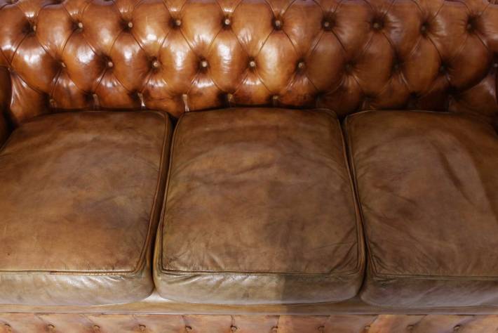 Antico divano chesterfield club 3 posti inglese originale in pelle marrone tabacco