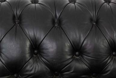 Divano chesterfield club tre posti Vittoriano inglese originale in pelle nera