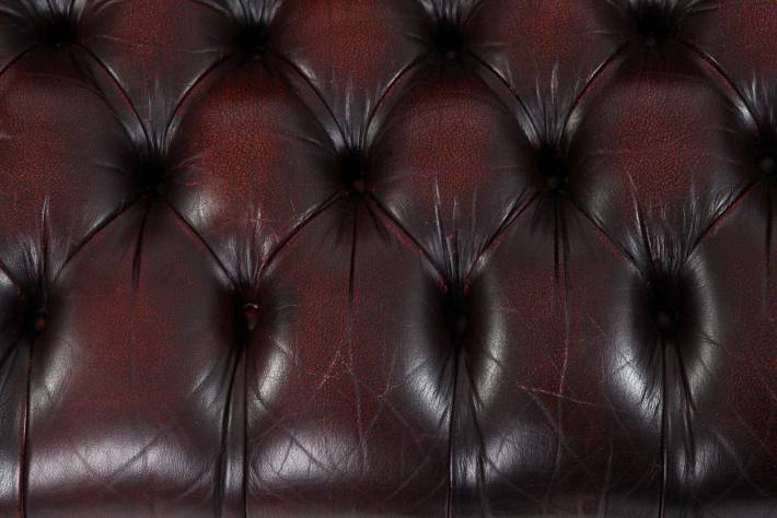 Divano Chesterfield club 3 posti inglese originale vintage in pelle bordeaux con seduta a capitonnè