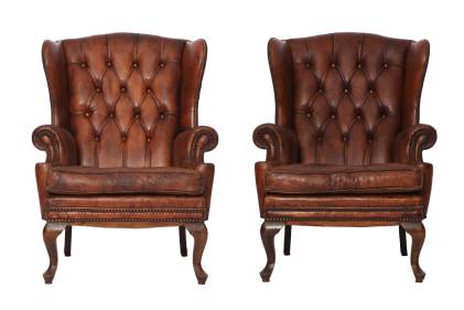 Coppia di poltrone chesterfield bergere vintage in pelle marrone cognac 