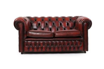 Divano Chesterfield club 2 posti inglese originale vintage in pelle rosso bordeaux anticato 