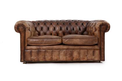 Antico divano chesterfield club 2 posti inglese originale in pelle marrone anticato 