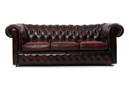 Divano Chesterfield club 3 posti vintage inglese originale in pelle bordeaux scuro 